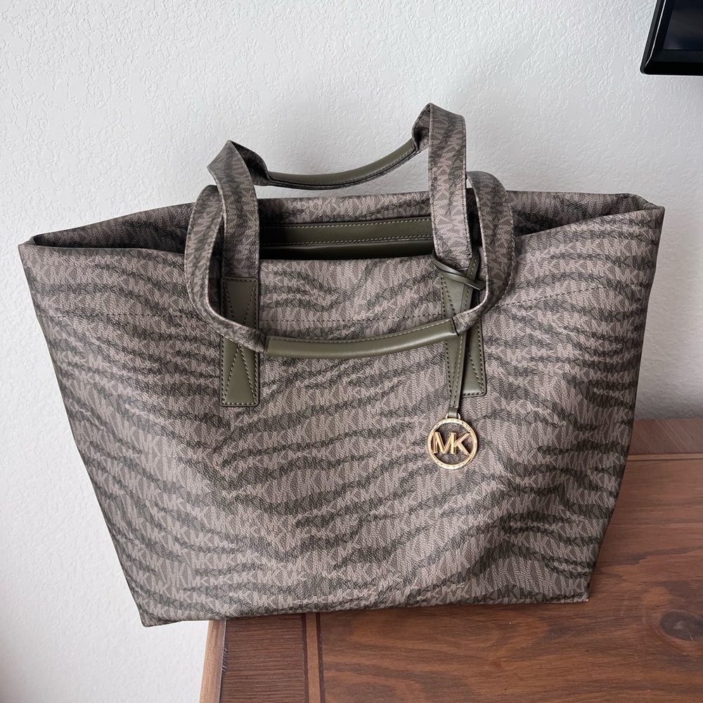 Micheal Kors brand new large olive color tote
